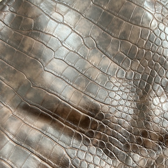 🐊 Faux croc Bermuda shorts 🐊 - Picture 4 of 4